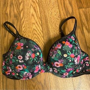 Full coverage lightly padded bra